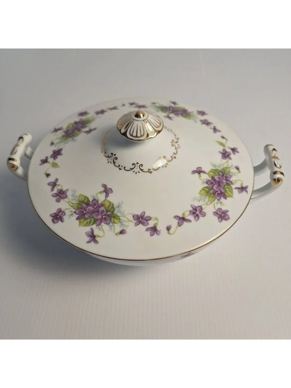 VTG WENTWORTH CHINA JAPAN PURPLE FLORAL GOLD TRIM LIDDED VEGETABLE BOWL VIOLA